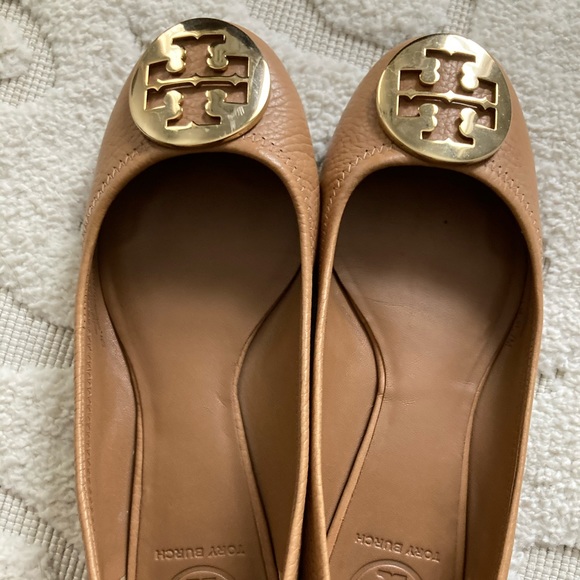 Tory Burch Chestnut with Gold Flat, Sz 7 - Picture 4 of 5